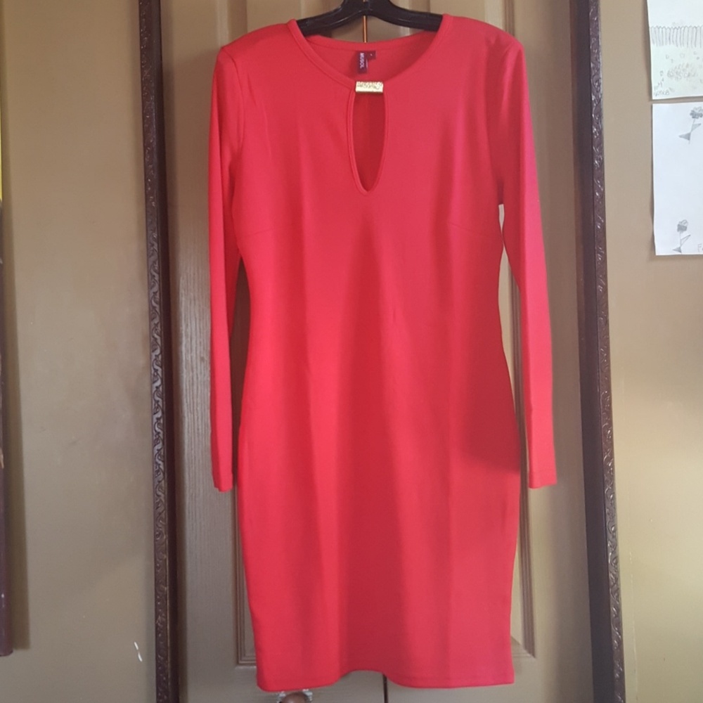 RED NWOT LONG SLEEVE FITTED DRESS